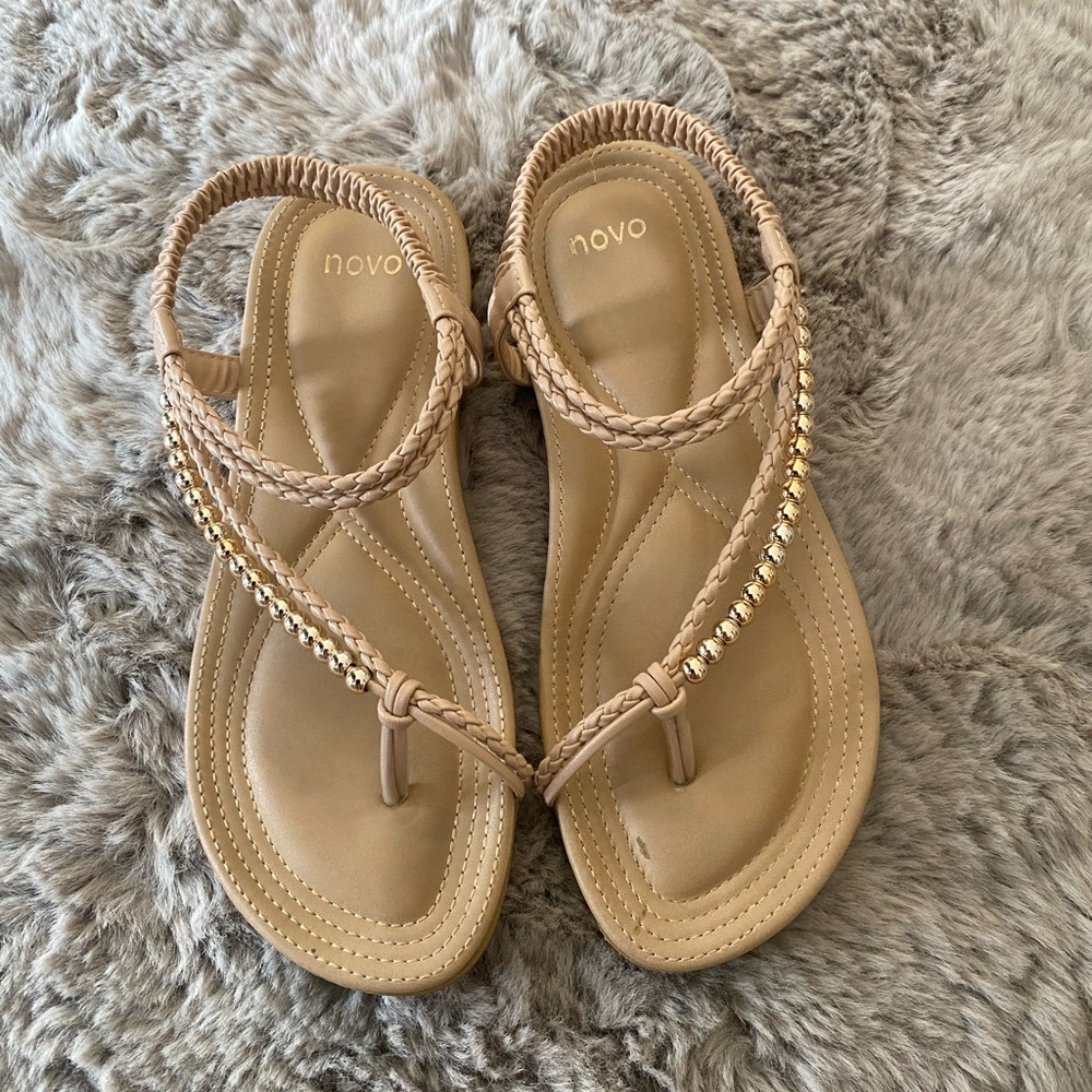 sandal flats lots of cushion padding size 9 w gold detail. Walk all day in these